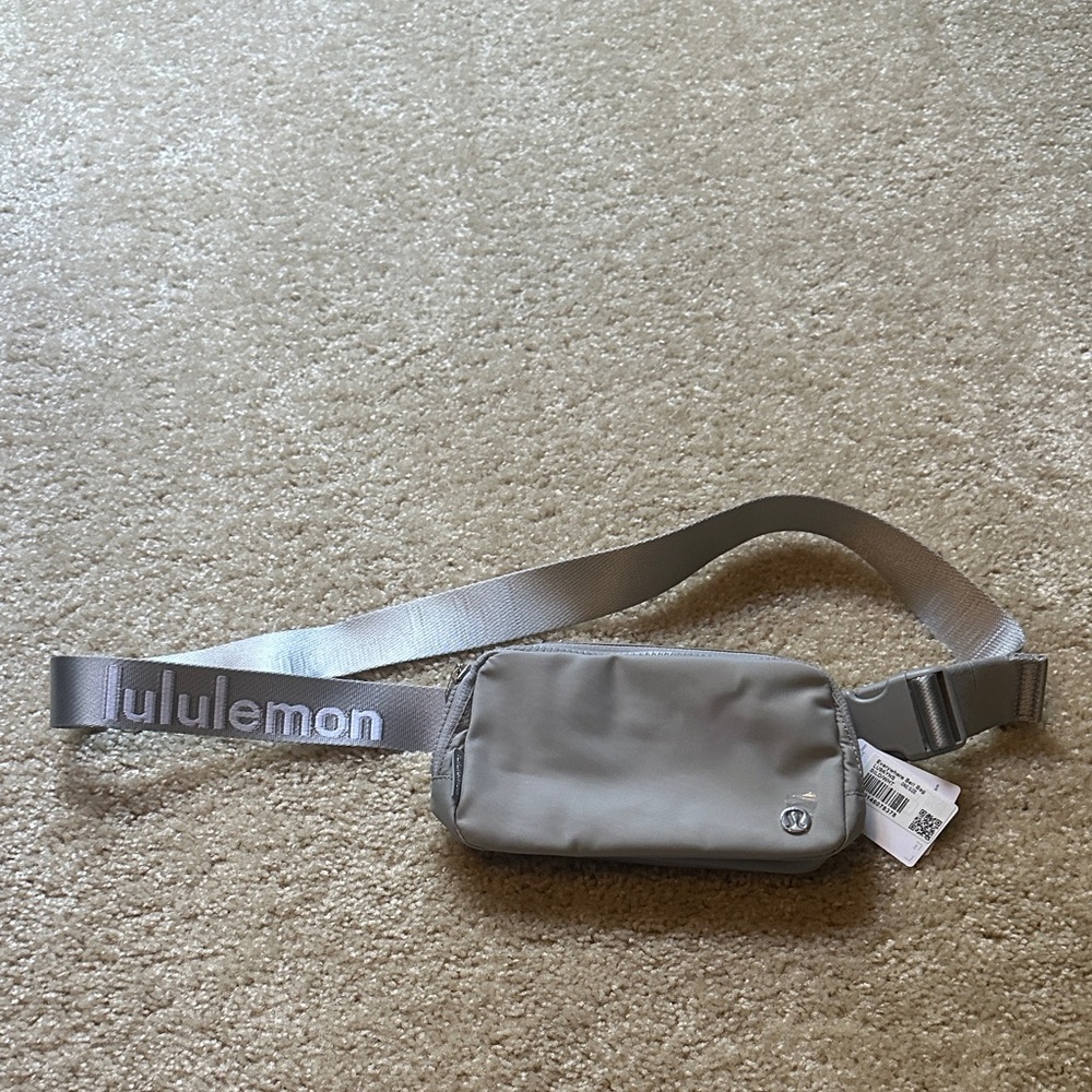 Lululemon Everywhere Belt Bag- NWT